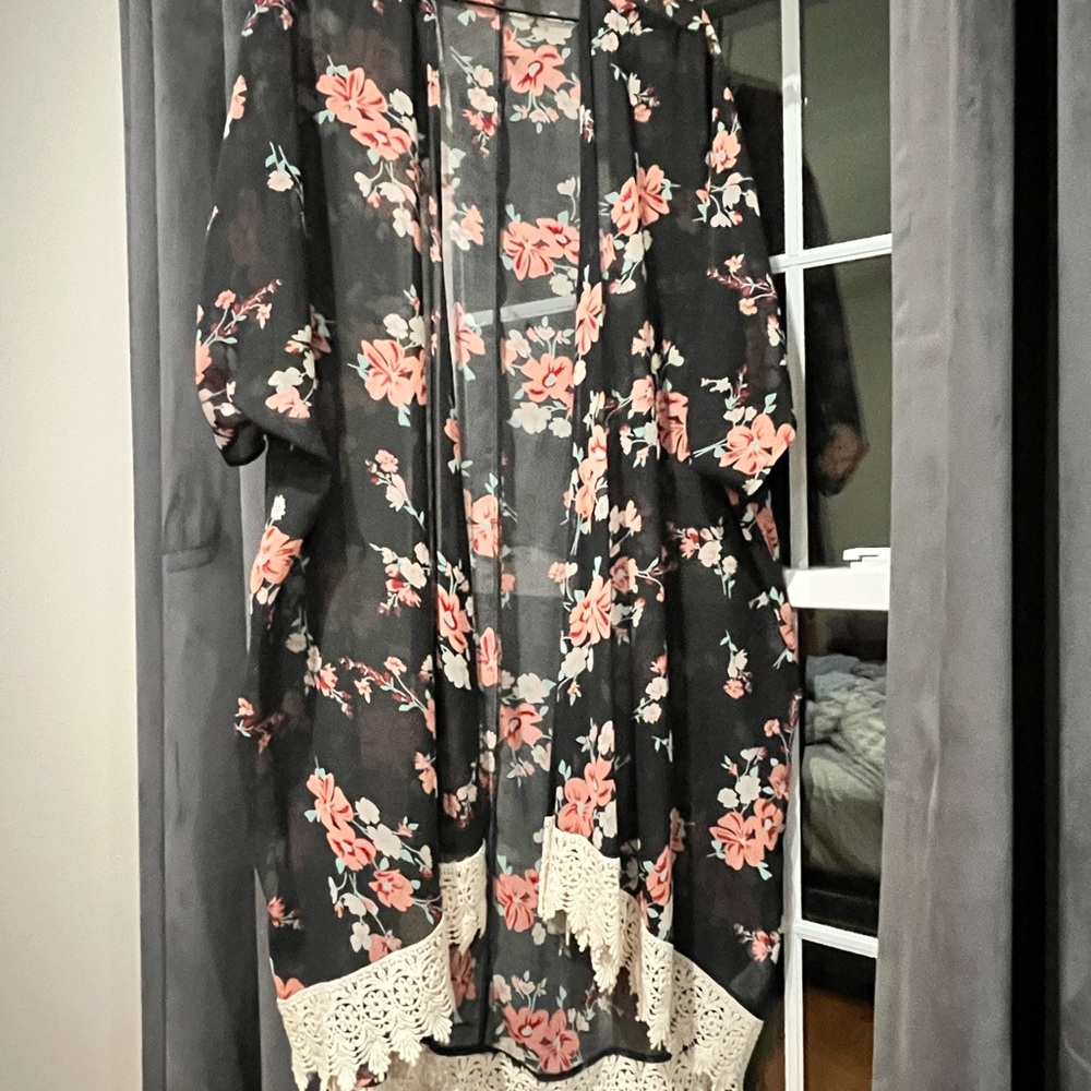 Floral georgette cape with Lace Trim.
